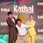 Rajpal Naurang Yadav Instagram - Highlights from the Kathal trailer launch event ! @sanyamalhotra_ @guneetmonga @anantvjoshi @yashowardhanm @ektarkapoor @achinjain20 @netflix_in @sikhya @balajimotionpictures Styled by @akansha.27 @tiara_gal Outfit by @brandaffairss Clicked by @vivekbhanushali09 #kathal #kathalfilm #rajpalyadav #trailerlaunch