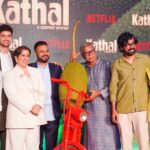 Rajpal Naurang Yadav Instagram - Highlights from the Kathal trailer launch event ! @sanyamalhotra_ @guneetmonga @anantvjoshi @yashowardhanm @ektarkapoor @achinjain20 @netflix_in @sikhya @balajimotionpictures Styled by @akansha.27 @tiara_gal Outfit by @brandaffairss Clicked by @vivekbhanushali09 #kathal #kathalfilm #rajpalyadav #trailerlaunch