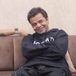 Rajpal Naurang Yadav Instagram – Catch the next episode of Paltu Life featuring the wonderful @palash_muchhal and his adorable dog Raghu tonight at 6pm only on my YouTube channel. link in bio !! 

#rajpalyadav #paltulife #dog #dogsofinstagram #dogs #pet #pets #pets #petlovers #petlife #petfriendly #celebrity #celebritypets Mumbai, Maharashtra