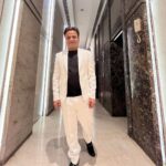 Rajpal Naurang Yadav Instagram - From last night in my favourite white! Styled by: @arjunkumar_offical Outfit by: @manishkumar330_ #rajpalyadav #nightout
