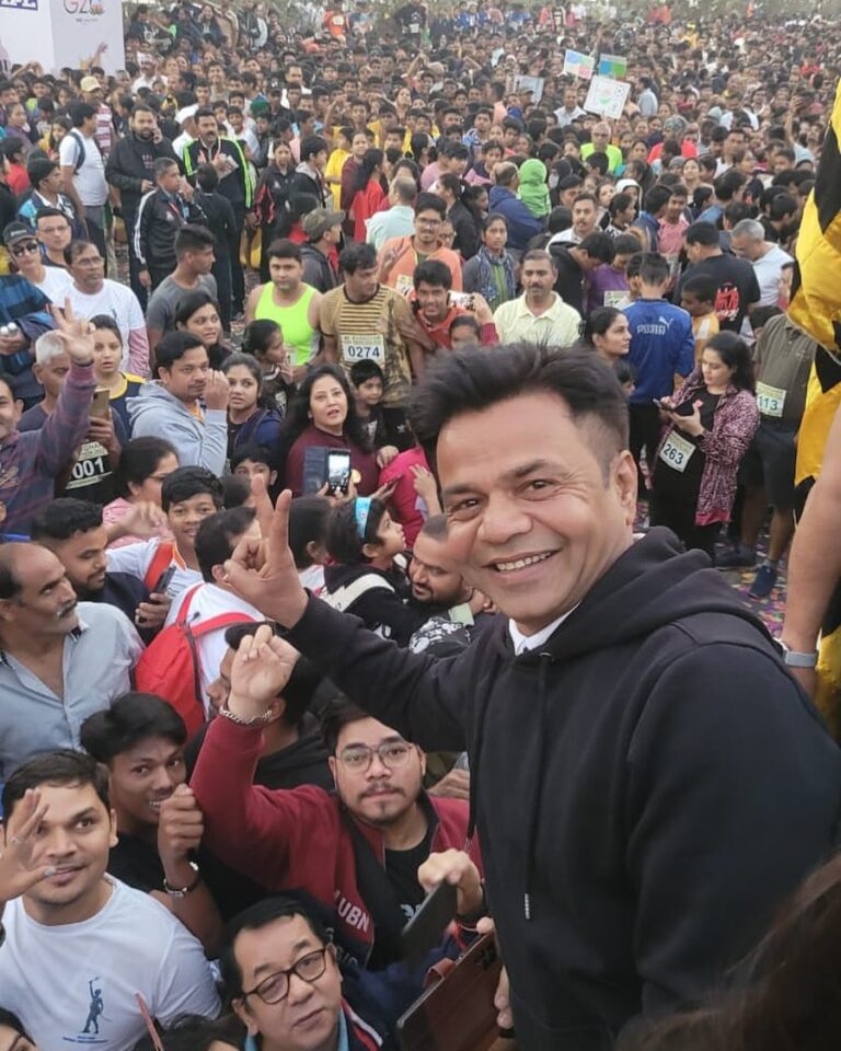 Rajpal Naurang Yadav Instagram - At #khargharmarathon2023 this morning! What a crowd ! #rajpalyadav Kharghar, Mumbai