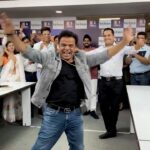Rajpal Naurang Yadav Instagram - राजपाल यादव एक ऐसी शख्सियत हैं जो अपने होने मात्र से ही किसी भी माहौल में ऊर्जा व मनोरंजन का संचार कर सकते हैं। उनकी इस ऊर्जा का क्या है राज़, क्यों उनके आते ही लोगों के चेहरे पर मुस्कराहट आ जाती है, जानेंगे खुद राजपाल यादव जी से आज शाम 4 बजे सिर्फ The Bada Bharat Show में। #rajpalyadav #Comedian #Actor #comedy #OfficeVisit #TheBadaBharatshow #drvivekbindra #BadaBusiness