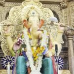 Rajpal Naurang Yadav Instagram - लालबागचा राजा के सारे व्यवस्थापक और पुलिस प्रशासन को बहुत बहुत धन्यवाद , आप सबका ध्यान रखते हैं 🙏🏻 गणपति बप्पा मोरया ! 🙏🏻🙏🏻 #lalbaughcharaja #lalbaughchaganeshotsav #ganeshchaturthi #ganesh #ganpatibappamorya #rajpalyadav @mumbaipolice @indrapal1850 @radharajpalyadav @ayushman____1511 @shubham.yadav128 @harshitaryadav @amit.shreeyadav @singhvikas.102 Lalbaugh Cha Raja