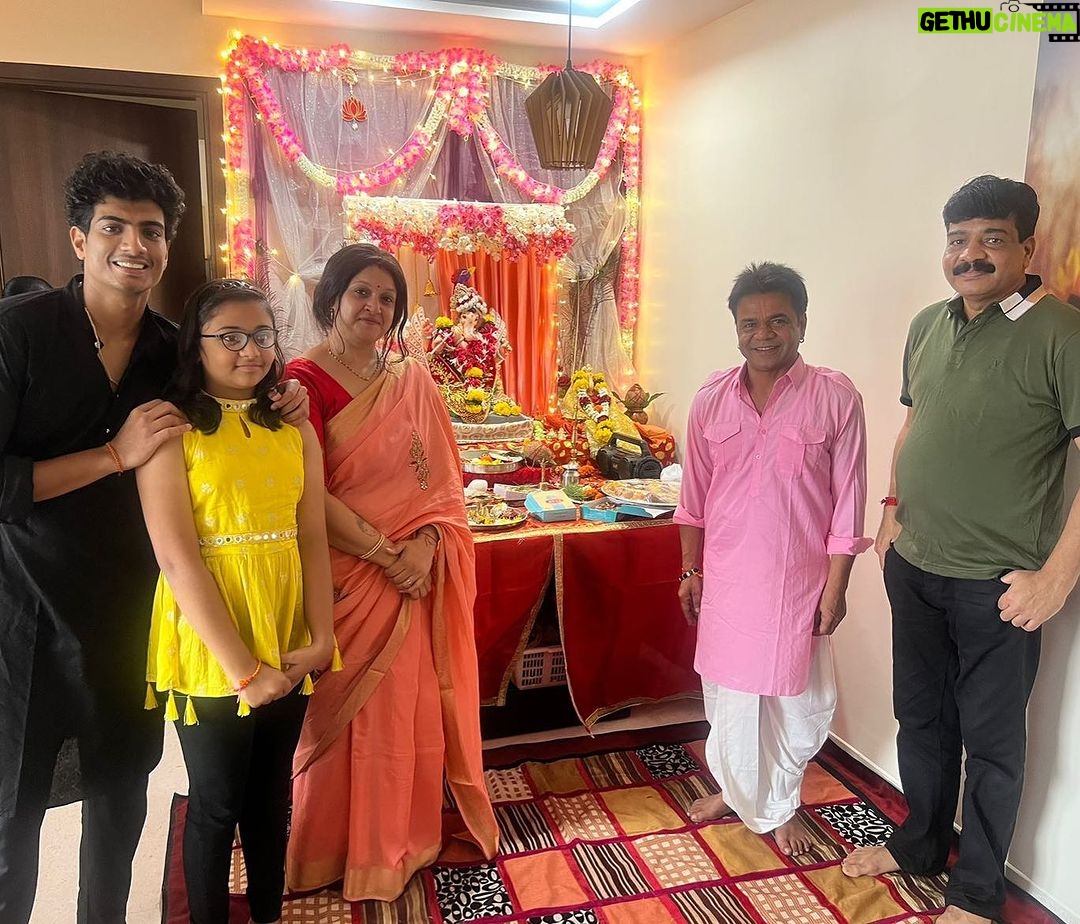 Rajpal Naurang Yadav Instagram - Bappa ki kripa sab par barasti rahe ! Ganpati Bappa Morya ! 🙏🏻