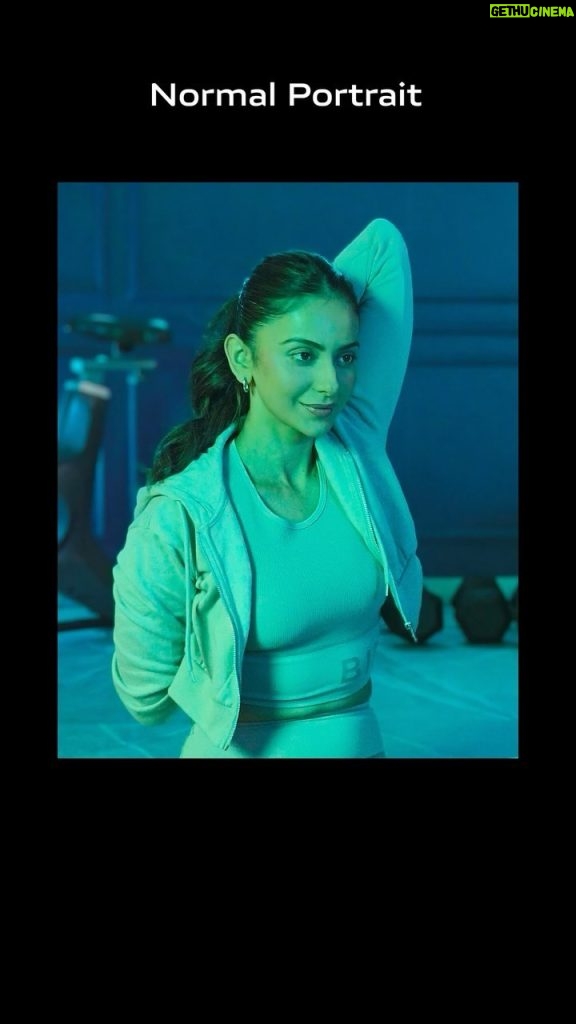 Rakul Preet Singh Instagram - Workout PROtraits have never looked this good 💪🏻💙 Ever since I got my hands on the all new @vivo_india V30 Series, I’ve been obsessed with its Studio-Quality Aura Light Portrait. With it, low-light situations are just not a challenge anymore. Stay tuned for its launch on March 7th and #BeThePro! Tell me your favourite in the comments 👇🏼 #V30Series #DesignPro #PROtraits #vivoV30Pro #vivoV30 #Ad