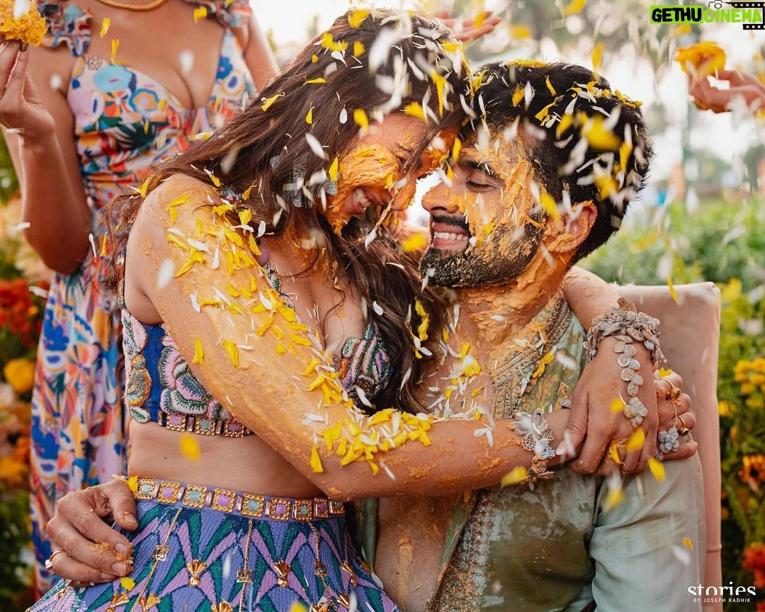 Rakul Preet Singh - 1.5 Million Likes - Love and laughter 💛 #haldi
Thankyou @papadontpreachbyshubhika for getting the vibe bang on .. love the colours .. thankyou @shantanunikhil for always getting it right ! ❤️