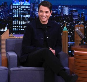 Ralph Macchio Instagram - TUNE IN Tonight with @jimmyfallon on @fallontonight !! Great fun good times! Always a blast! 
Thank you! 

Photos ~ Paula Lobo/NBC