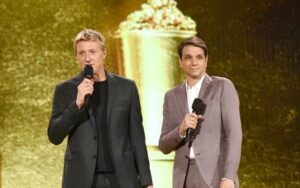 Ralph Macchio Instagram - Great times with @william_zabka presenting at the @mtv Movie and TV Awards! @cobrakaiseries @netflix #karatekid