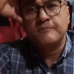 Rambod Javan Instagram - هیچ وقت نه وقت و نه حوصله‌ی کل‌کل با کسایی رو دارم که از سر ناآگاهی و عصبانیت به خندوانه تاختن و انتقادهای غلط کردن. هیچ وقت هم از شنیدن نقد درست طفره نرفتم چون همیشه به کیفیت و پیشرفت خودم و فرهنگم و آثارم و گروه بزرگی که با من همکاری می‌کنن، اهمیت می‌دم. این توضیحات مربوط به اوایل سال ۱۴۰۱ می‌شه. آقایی از سر دلخوریهای شخصیش روزی به سفر ما و تصمیم خانوادگیمون تاخت و من مثل بیشتر اوقات از او هم گذشتم. ولی طفلک گرفتار نقد خودش شد و…. با انتشار این ویدیو قصد ندارم همچنان پاسخ شخص مشخصی رو بدم ولی بد نیست اونایی که بدون اطلاع و آگاهی و تماشای دقیق و درست خندوانه تحلیلهای غلط و تعابیر اشتباهی رو ابراز می‌کنن، این توضیحات مختصر رو ببینن و برای عصبانیتهاشون دلایل درست و منطقی و به‌جایی پیدا کنن. خندوانه هم که دیگه خبری ازش نیست و احتمالا نخواهد بود. ارادتمند شمای عزیز. رامبد جوان. ۸ آذر ۱۴۰۲ آرزوی سلامتی و برکت و امنیت و آرامش برای هممون دارم. راستی…. هیچی!☘️😉