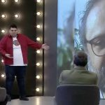 Rambod Javan Instagram - برنامه امشب رو از دست ندین، مهمون جذابمون جناب آقای حمید رضا موثقی، رییس اتحادیه چای کشور با جناب خان و نیما شعبان نژاد عزیز همراهمون هستن. #خندوانه #جناب_خان #رامبد_جوان تیزر: بهار فنایی @jenabkhan @nimashabannejad @khandevaneh_official @hamidreza_movassaghi شبکه نسیم، ساعت ۱۱ شب.