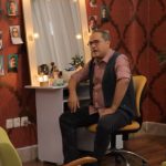 Rambod Javan Instagram - من میگم رژیمی که تو رو نشناسه و مطابق با تو نباشه اصلا خوب نیست و ادامه پیدا نمی کنه یا اصلا به نظرم درست نیست که توی رژیم بهمون بگن هرچی دلت خواست بخور ولی به اندازه، آخه مگه من دکترم؟ مگه من متخصصم؟ کدوم دکتری اینجوری دارو تجویز میکنه؟ معتقدم رژیم غذایی یه روش درمانیه و باید متخصص بهمون رژیم بده برای همین خوشحالم که با لیمومی آشنا شدم همین جوری رژیم تجویز نمی کنن، اول باید حدود 60 تا سوال جواب بدی که رژیم برمبنای شرایط و ویژگی های تو تجویز بشه @limoo.me @limoo.me اینجوری نه خسته میشی، نه گشنگی میکشی، نه دچار پرخوری عصبی میشی پس پیشنهاد من اینه که بین همه پیج هایی که دنبال می کنید، پیج لیمومی رو حتما دنبال کنید @limoo.me @limoo.me