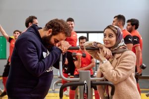 Rambod Javan Instagram - سلام به شما عزیزان
اولین عکسهای سریال (سیت کام) مردم معمولی.
مخلص.
از کرونا به دور باشین.

#مردم_معمولی
#کرونا
#سیت_کام
#رامبد_جوان
