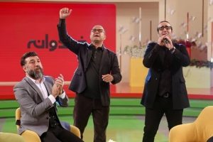 Rambod Javan Instagram - یکی از شب‌های خوب خندوانه که چقدر به همه خوش گذشت.
چی به سرمون اومده که همش باید تسلیت بگیم.
علی جان روحت شاد.
خیلی دلمون برات تنگ می‌شه.

#علی_انصاریان 
#تسلیت