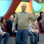 Rambod Javan Instagram - 🎥 ادای احترام دربرنامه خندوانه به خانواده قربانیان هواپیما اکراینی🙏🏻 #خندوانه #رامبد_جوان