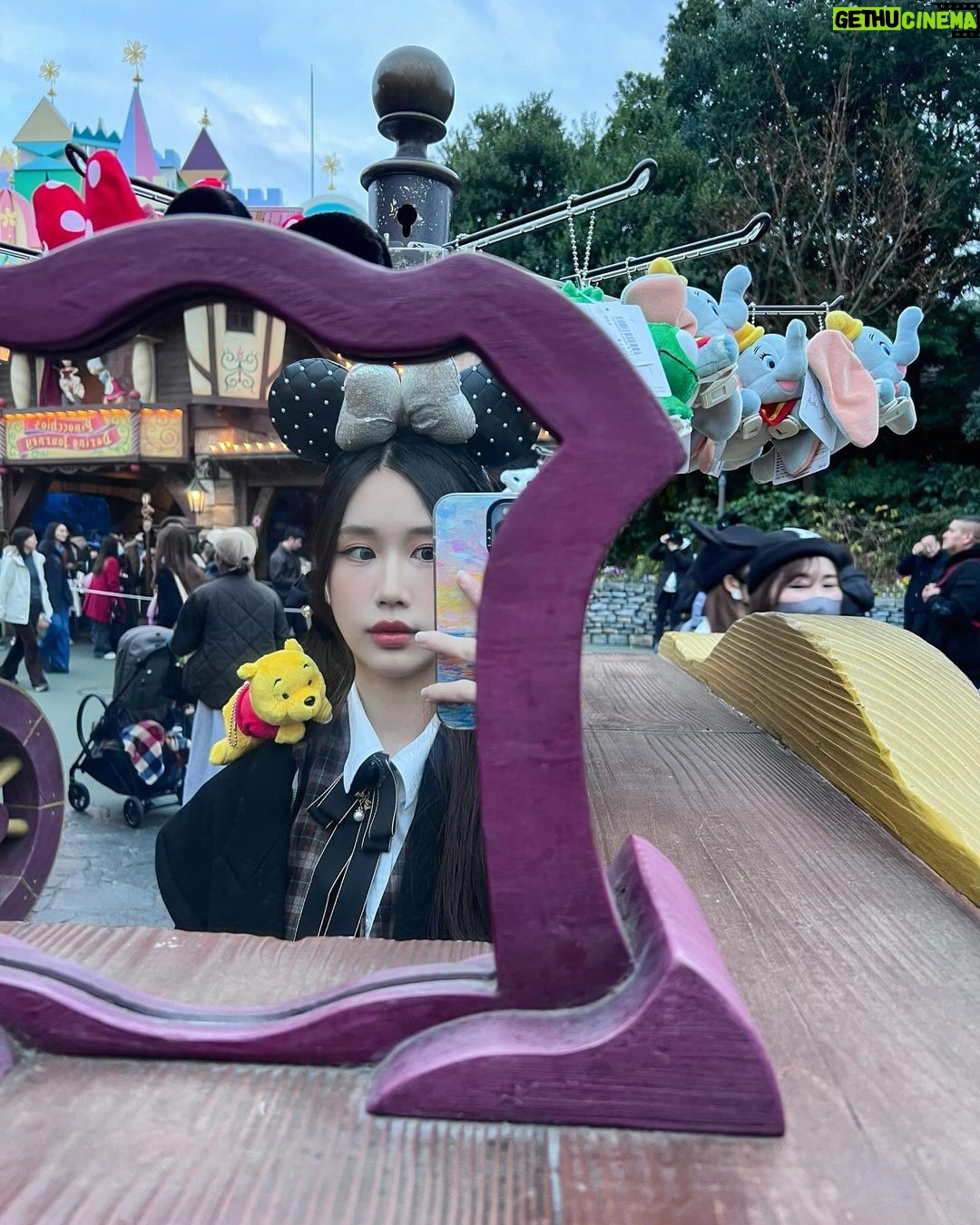 Ramida Jiranorraphat Instagram - ฝนตกเลยอดดูพลุ🥹 Tokyo Disneyland - 東京ディズニーランド