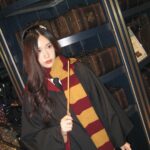 Ramida Jiranorraphat Instagram - Me, my wand and my Valentino🪄 #VALENTINOGAVARANI #locòbag Warner Brothers Harry Potter Studio Tour