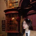 Ramida Jiranorraphat Instagram - Me, my wand and my Valentino🪄 #VALENTINOGAVARANI #locòbag Warner Brothers Harry Potter Studio Tour