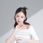 Ramida Jiranorraphat Instagram - #ลิปโรเซ่ ดีจึ้ง สดใสขึ้น 100% ใหม่! New Glowing Lip Balm ลิปใหม่จาก Sulwhasoo นี่คือลิปบาล์มที่ช่วยให้ริมฝีปากอวบอิ่มและชุ่มชื้นมากขึ้น ทั้งยังช่วยแก้ไขเส้นริ้วรอยบนริมฝีปากให้เนียนละเอียด นอกจากนี้ยังมี Perfecting Lip Color ลิปบำรุงแบบมีสี ที่ให้ริมฝีปากของสาวๆ ดูสดใสและสวยงามมากขึ้น ดีมากจริงๆ ไปลอง! ป.ล.โรเซ่ใช้ NO.999 สี Rose นะคะทุกคน 🌹 #SulwhasooThailand #GlowingLipBalm #PerfectingLipColo