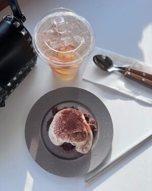 Ramida Jiranorraphat Instagram - Yumyummmm🍰🥤