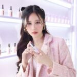 Ramida Jiranorraphat Instagram - สนุกให้สุด เอนจอยไนท์ไลฟ์ได้เต็มที่ ด้วย Glycolic-Bright Dark Circle Eye Serum จาก ลอรีอัล ปารีส ใช้แล้วช่วยให้ใต้ตากระจ่างใส #ดึกได้ใต้ตาไม่ดาร์ก เหมือนได้นอนเพิ่ม 3 ชั่วโมงไปเลย! เริ่ดเกินนนนนนน #LOrealParisTH #LOrealGlycolicBright
