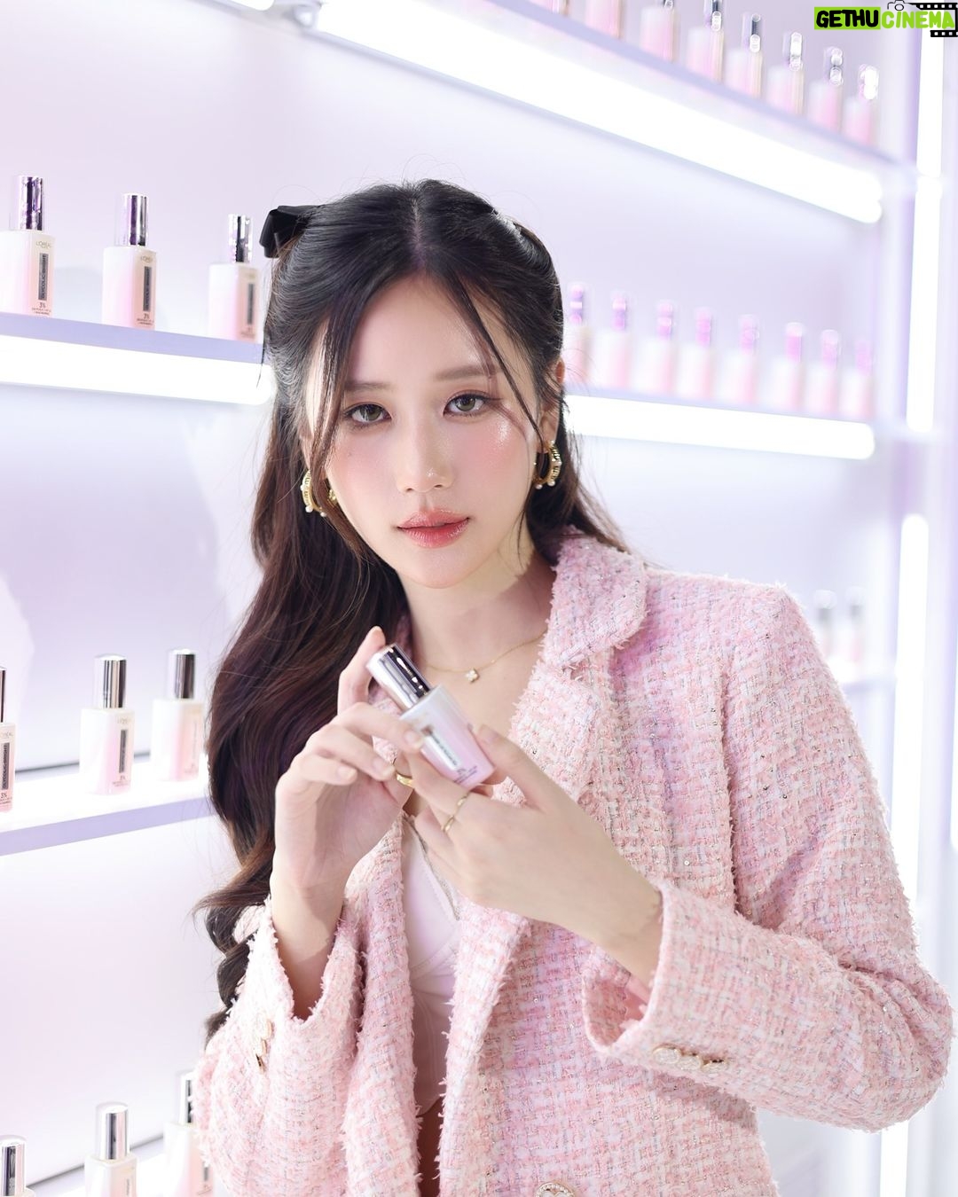 Ramida Jiranorraphat Instagram - สนุกให้สุด เอนจอยไนท์ไลฟ์ได้เต็มที่ ด้วย Glycolic-Bright Dark Circle Eye Serum จาก ลอรีอัล ปารีส ใช้แล้วช่วยให้ใต้ตากระจ่างใส #ดึกได้ใต้ตาไม่ดาร์ก เหมือนได้นอนเพิ่ม 3 ชั่วโมงไปเลย! เริ่ดเกินนนนนนน #LOrealParisTH #LOrealGlycolicBright