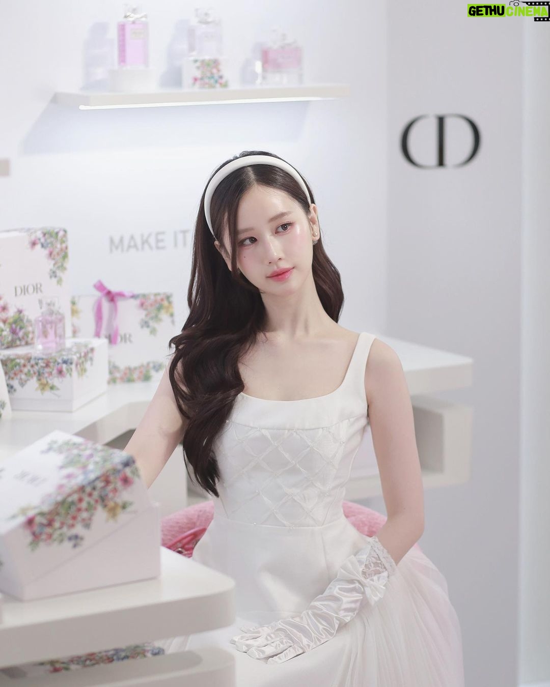 Ramida Jiranorraphat Instagram - Welcome to Miss Dior Blooming Bourdoir ๐ Feel your fav scent miss dior blooming bouquet with limited edition makeup ๐๐ปThara Hall, Icon Siam today-16 oct #MissDior #DiorMakeup #DiorBeauty #DiorBeautylovers