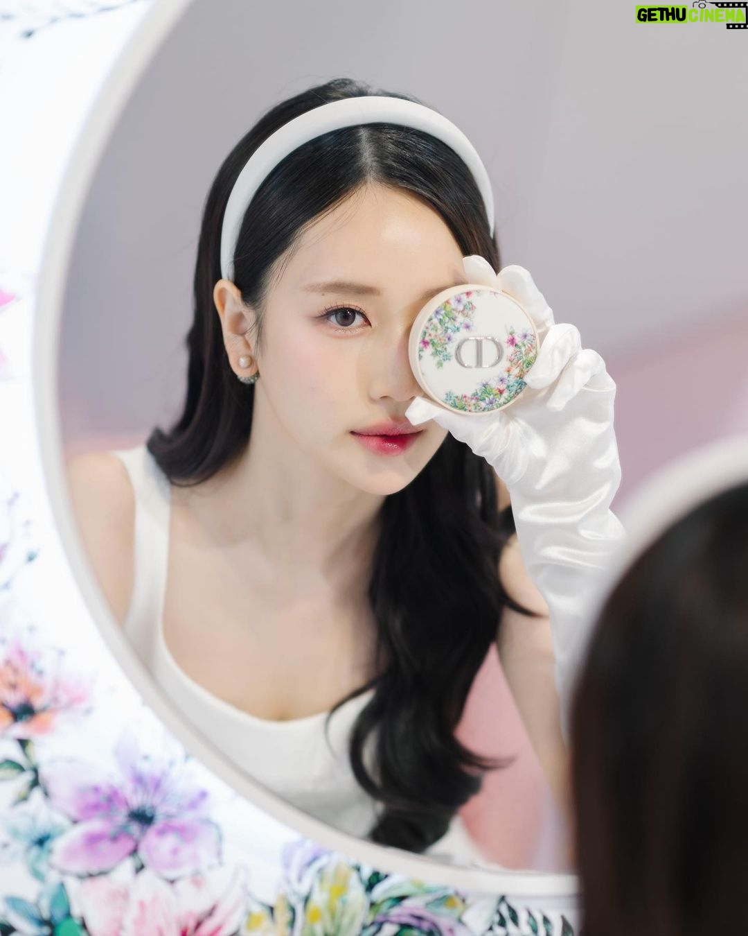 Ramida Jiranorraphat Instagram - Welcome to Miss Dior Blooming Bourdoir ๐ Feel your fav scent miss dior blooming bouquet with limited edition makeup ๐๐ปThara Hall, Icon Siam today-16 oct #MissDior #DiorMakeup #DiorBeauty #DiorBeautylovers