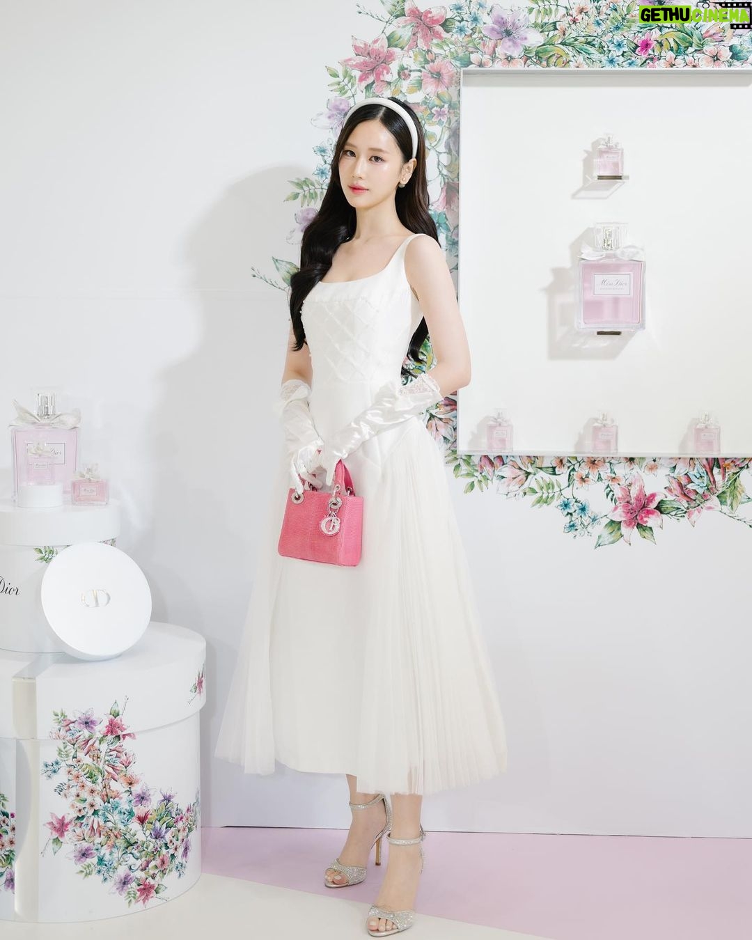 Ramida Jiranorraphat Instagram - Welcome to Miss Dior Blooming Bourdoir ๐ Feel your fav scent miss dior blooming bouquet with limited edition makeup ๐๐ปThara Hall, Icon Siam today-16 oct #MissDior #DiorMakeup #DiorBeauty #DiorBeautylovers