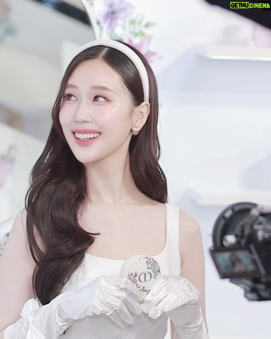 Ramida Jiranorraphat Instagram - Welcome to Miss Dior Blooming Bourdoir ๐ Feel your fav scent miss dior blooming bouquet with limited edition makeup ๐๐ปThara Hall, Icon Siam today-16 oct #MissDior #DiorMakeup #DiorBeauty #DiorBeautylovers