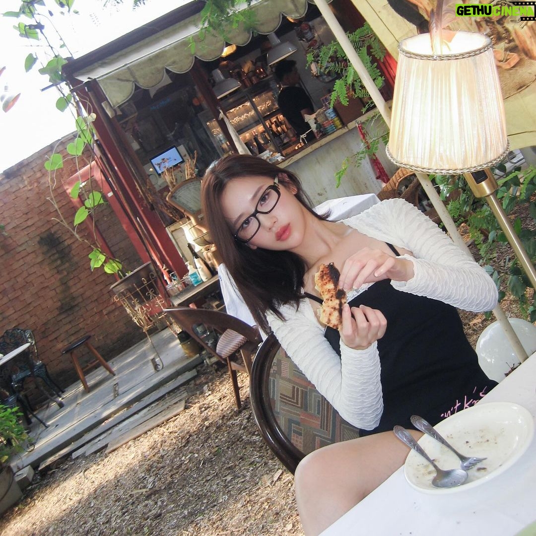 Ramida Jiranorraphat Instagram - Hungry me🍕