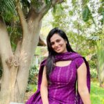 Ramya Pandian Instagram - Radiating happy smiles, reviving the soul, nurturing the mind, and relishing every joyful day! 💜🌟✨ #happysoul #smile #grateful