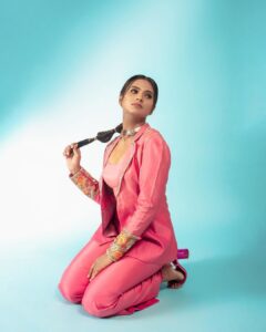 Ramya Pandian Instagram - Exploring the world, one gaze at a time… Photographer @imthefashionfellow Outfit @zamoraathelabel Jewelery @rajianand Makeup @makeupbyhemamalini @vurvesalon @vurvemakeupcouture Hair @kalpirai1333 @vurvemakeupcouture Studio - @basement._studios #photoshoot #ramyapandian