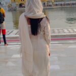 Ramya Pandian Instagram - Basking in the divine glow of the Golden Temple, where every step feels like a golden blessing. 🙏✨ #goldentemple #amritsar #blessings Amritsar Golden Temple