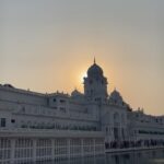 Ramya Pandian Instagram - Basking in the divine glow of the Golden Temple, where every step feels like a golden blessing. 🙏✨ #goldentemple #amritsar #blessings Amritsar Golden Temple