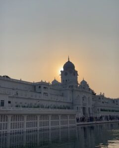 Ramya Pandian Instagram - Basking in the divine glow of the Golden Temple, where every step feels like a golden blessing. 🙏✨ #goldentemple #amritsar #blessings Amritsar Golden Temple
