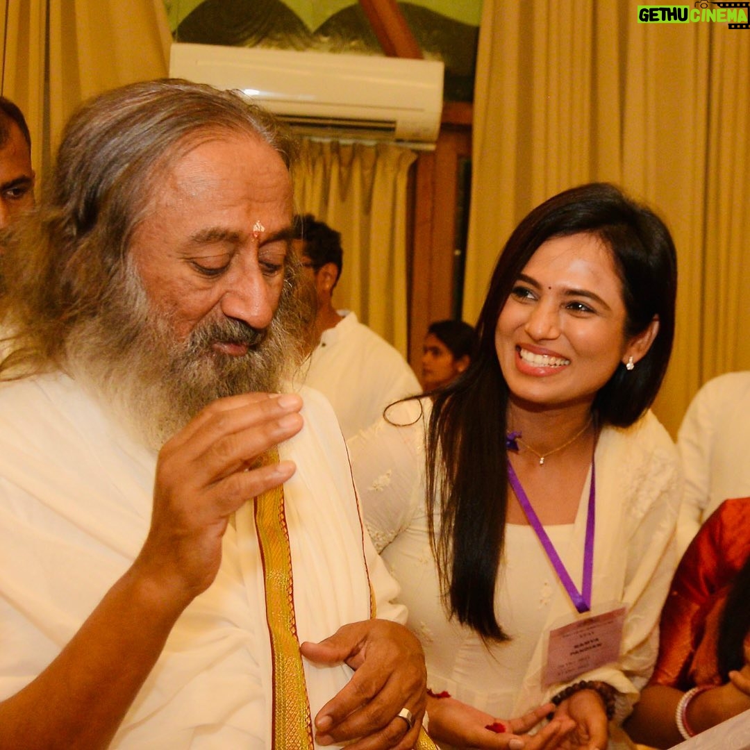 Ramya Pandian Instagram - In the radiant aura of Gurudev @srisriravishankar , cherishing the blessings, conversations, and endless gratitude. 🙏 🤍 #grateful #gratitude #blessings @artofliving #artofliving #srisriravishankar Art of Living International Center