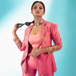 Ramya Pandian Instagram - Born to stand out, not to fit in 😎 Photographer @imthefashionfellow Outfit @zamoraathelabel Jewelery @rajianand Makeup @makeupbyhemamalini @vurvesalon @vurvemakeupcouture Hair @kalpirai1333 @vurvemakeupcouture Studio - @basement._studios #photoshoot #ramyapandian