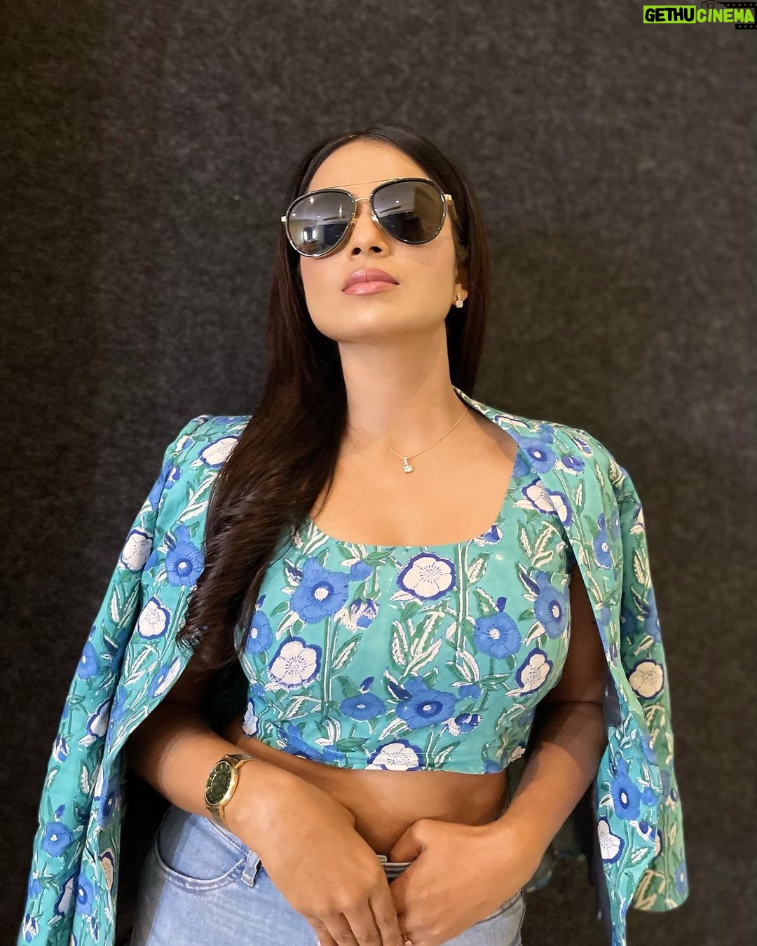 Ramya Pandian Instagram - Fusing style with sass and sweetness 😎🤩