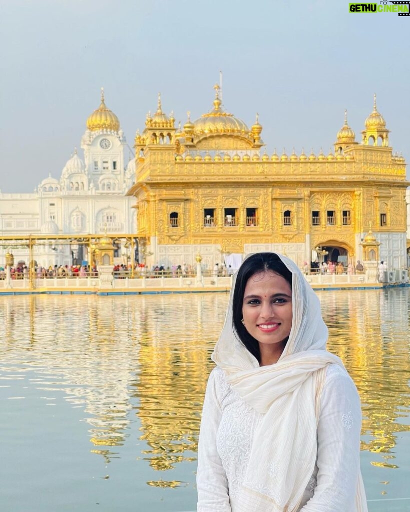 Ramya Pandian Instagram - Basking in the divine glow of the Golden Temple, where every step feels like a golden blessing. 🙏✨ #goldentemple #amritsar #blessings Amritsar Golden Temple