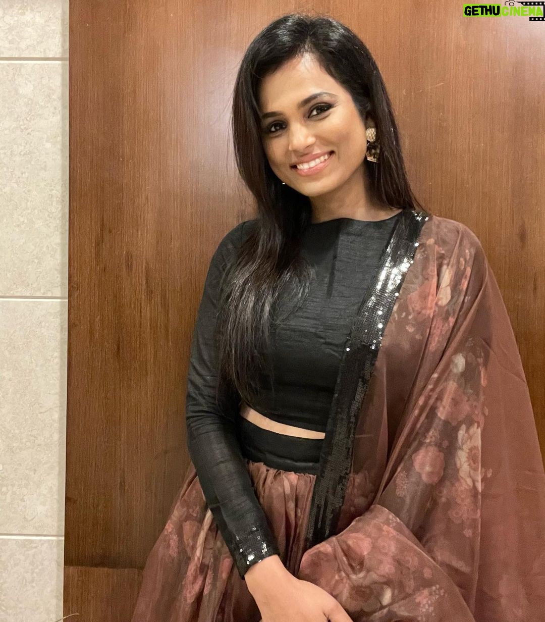 Ramya Pandian Instagram - From toothy grins to subtle smiles, happiness looks good on us all 🤩♥️