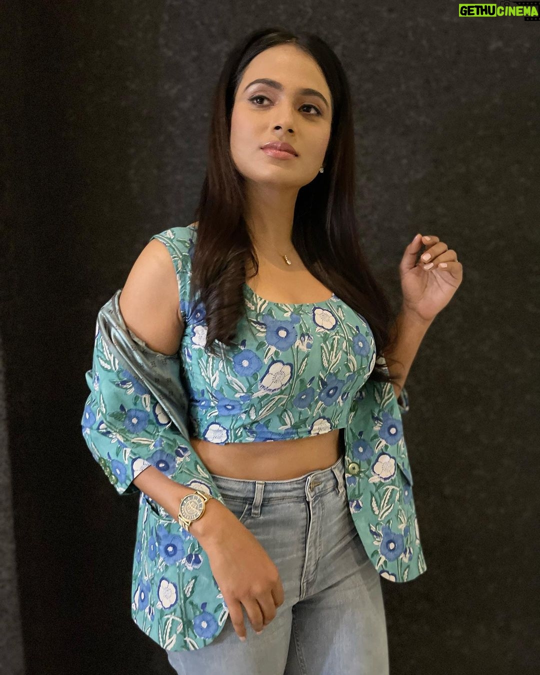 Ramya Pandian Instagram - Fusing style with sass and sweetness 😎🤩