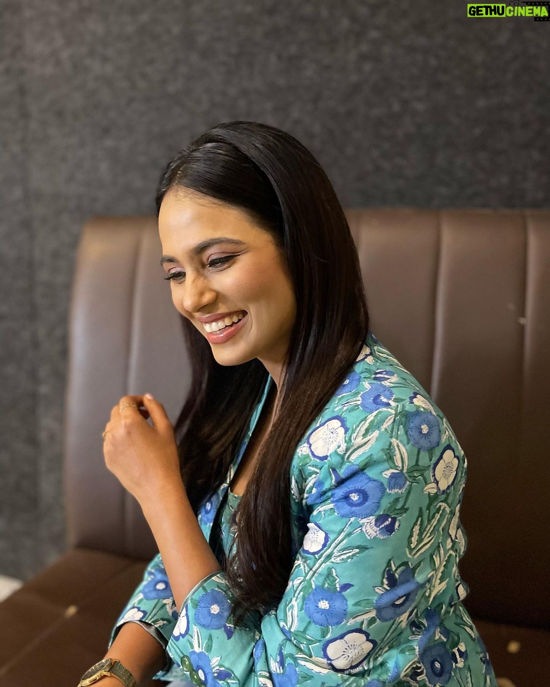 Ramya Pandian Instagram - Fusing style with sass and sweetness 😎🤩