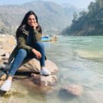 Ramya Pandian Instagram - Immersed in the serenity of Vashishta Guha, Rishikesh. Sharing glimpses of my first cave meditation experience, where the ancient echoes guide the soul to inner peace… #rishikesh #cavemeditation #vashitaguha #soulfuljourney Vashishtha Gufa