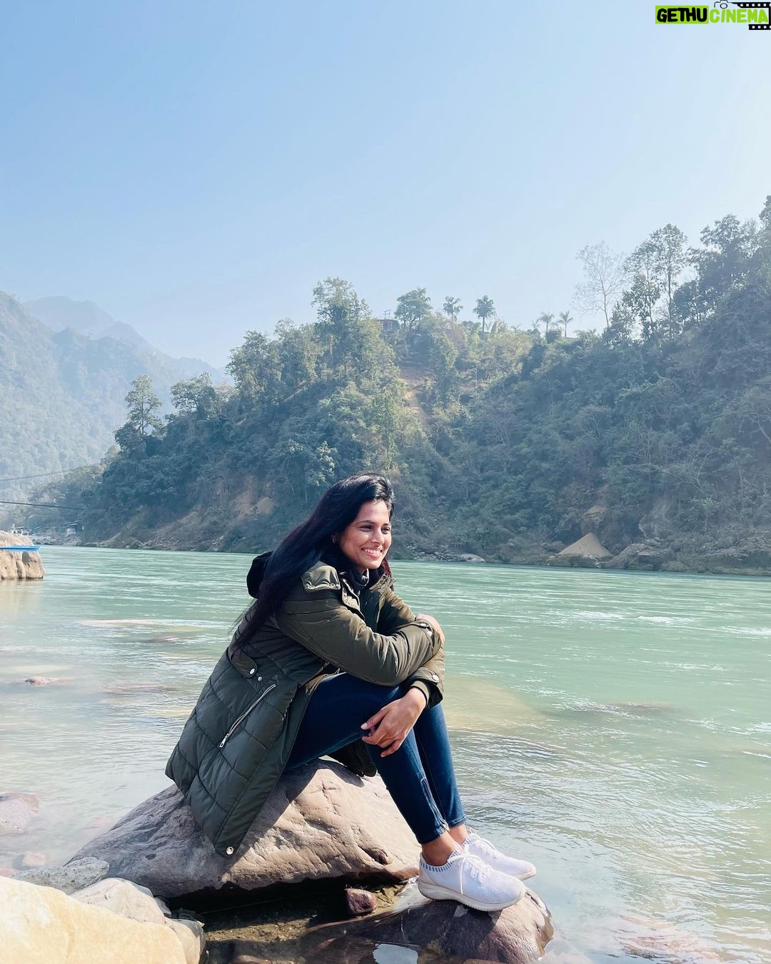 Ramya Pandian Instagram - Immersed in the serenity of Vashishta Guha, Rishikesh. Sharing glimpses of my first cave meditation experience, where the ancient echoes guide the soul to inner peace… #rishikesh #cavemeditation #vashitaguha #soulfuljourney Vashishtha Gufa