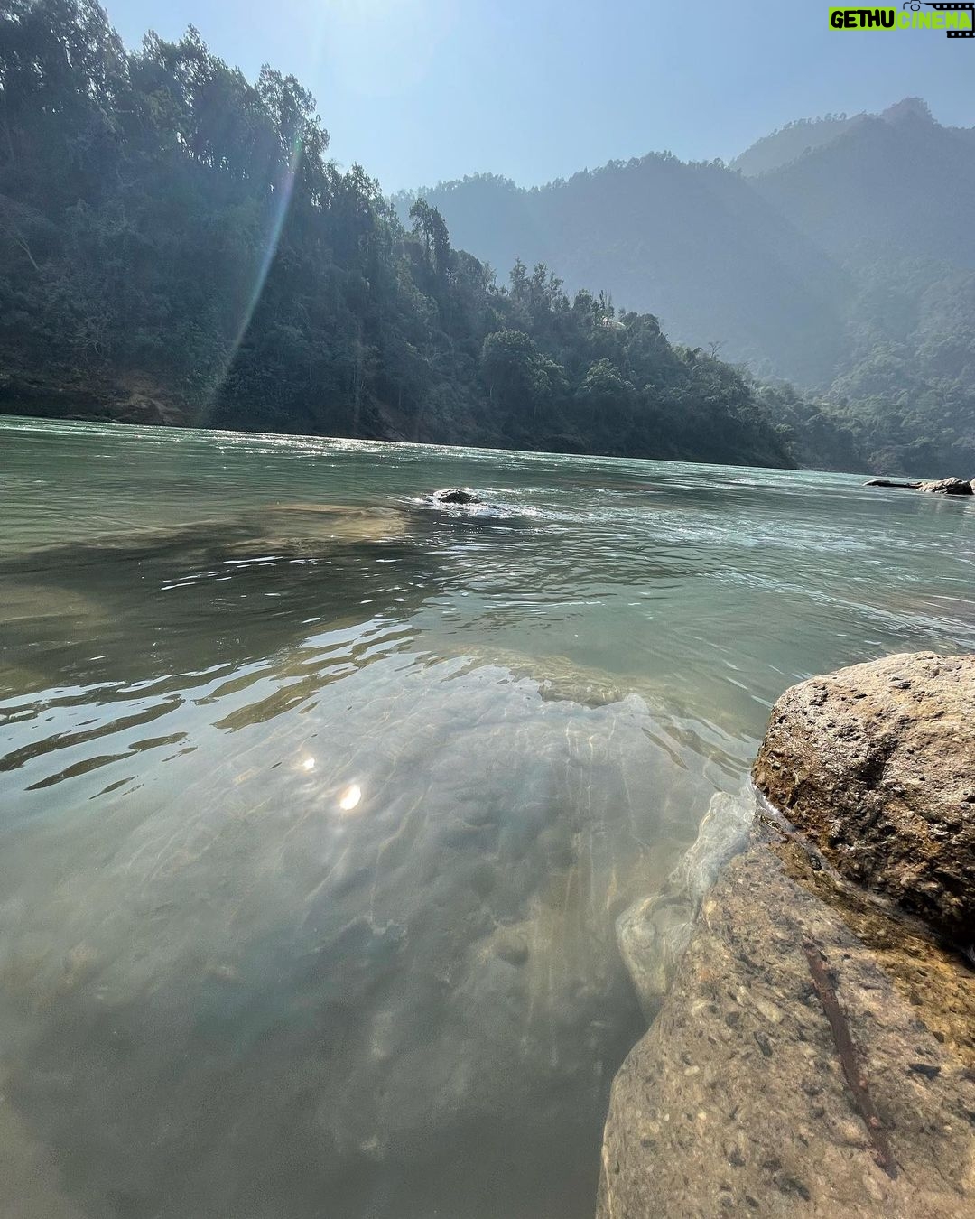Ramya Pandian Instagram - Immersed in the serenity of Vashishta Guha, Rishikesh. Sharing glimpses of my first cave meditation experience, where the ancient echoes guide the soul to inner peace… #rishikesh #cavemeditation #vashitaguha #soulfuljourney Vashishtha Gufa