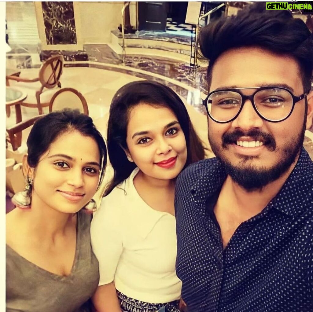 Ramya Pandian Instagram - No matter how old you become, when you are with your siblings , you revert back to your childhood ❤ Much love @actress_ramyapandian @parasu_pandian #siblingslove #memories #love
