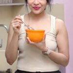 Ramya Subramanian Instagram - Smoothies are my good morning hugs ! 🥰♥️ Here is the RECIPE of my pick me up Smoothie Bowl 👇🏻: 1.5 Bananas (Frozen for thick consistency) 6 tbspns Hung Curd 1.5 scoops Protein Powder (Vanilla) 1 tbspn Peanut Butter Ice water 50-75ml Blend it up Seasoning options - pomegranate / chia seeds #BreakfastRecipes #ProteinUp #StartingMondayStrong