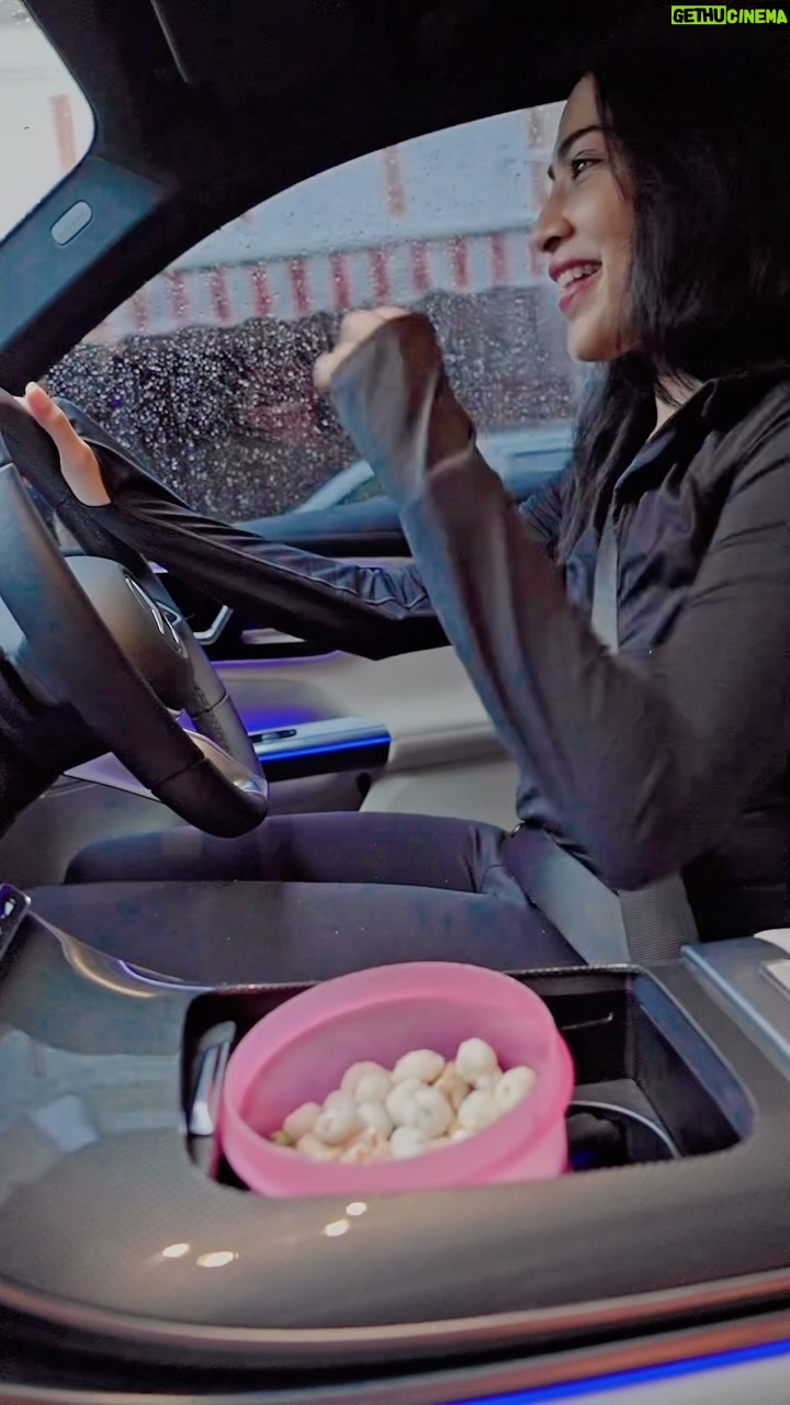 Ramya Subramanian Instagram - My Car Snack Hack for long road trips π«πΏπ₯π½οΈβ₯οΈπ«°π» RECIPE -ππ» Makhana Almonds Dark chocolate Flax seeds pumpkin seeds chia seeds Wasabi peas Roasted channa Chikki pieces Mix up and dig in βΊοΈπ