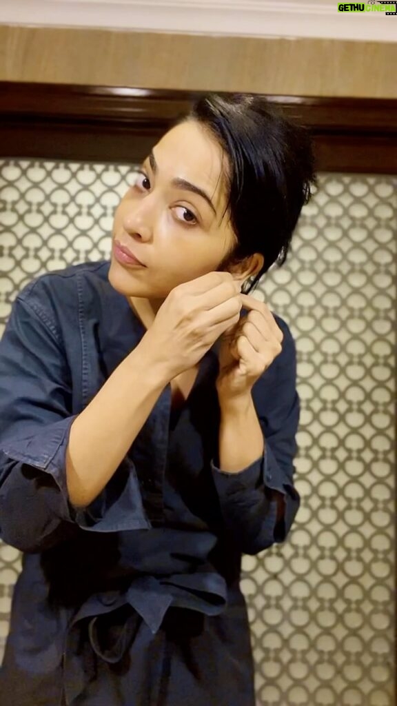 Ramya Subramanian Instagram - Sneak peak of my Make up Removal Routine !💄💁🏻‍♀️ I don’t do anything too much extra on my face when I go out. But I make it a point to remove it completely and don’t leave any traces of it on my skin. This is the drill that happened on the video up - 1.Make up removal wipes(only because I couldn’t carry my usual cleanser this time) 2.Ethiglo Face wash 3.Peptide Therapy Intense Repair Cream 4.Sesderma Reti Age night cream 5.Biossance Night Serum 6.Laneige Lip Sleeping Mask Now,Get Set and Glow !🥰