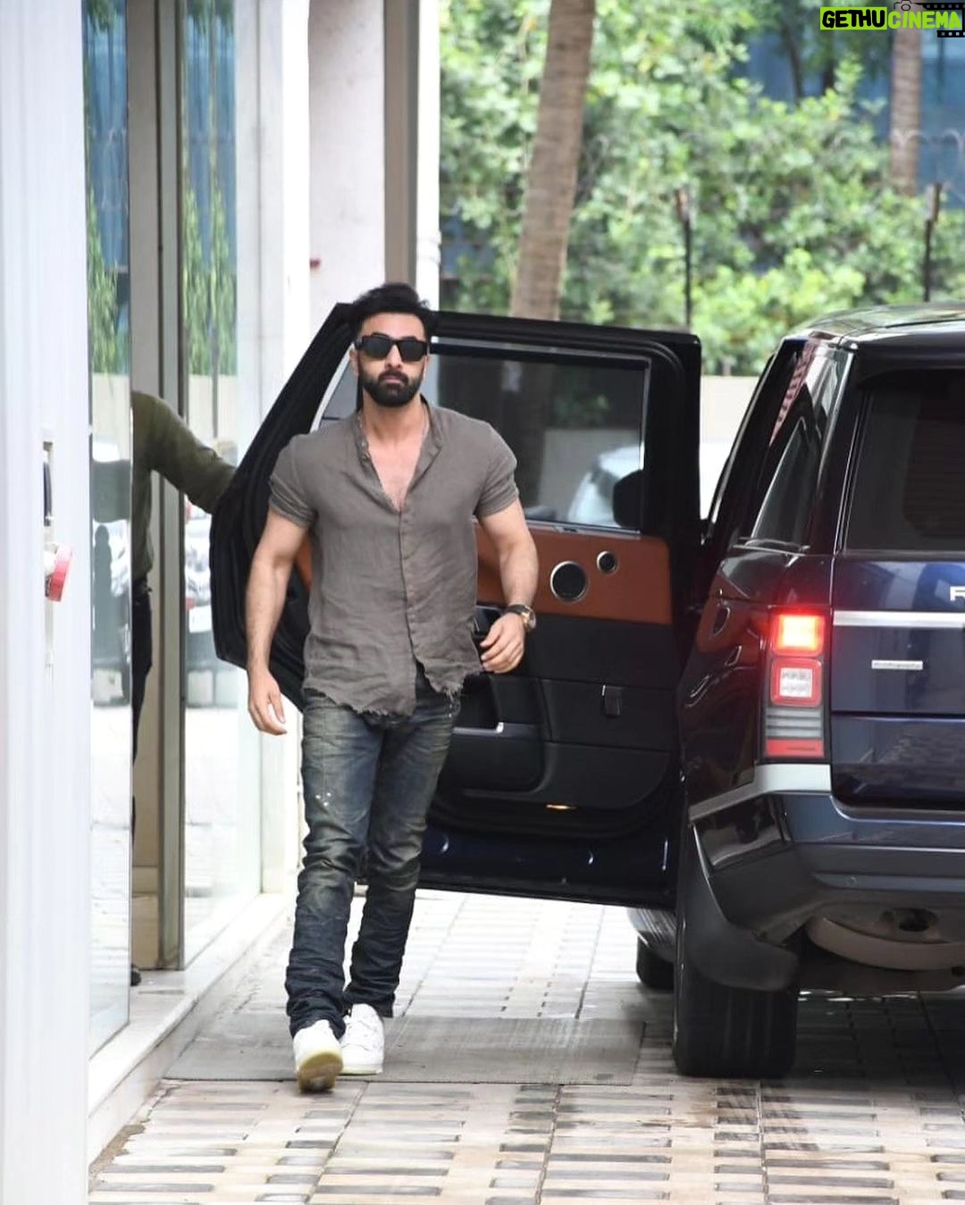 Ranbir Kapoor Instagram - #Ranbirkapoor spotted yesterday πΈππ₯